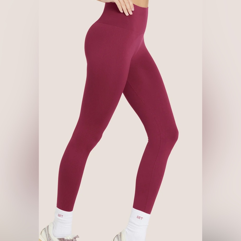 NWOT SET ACTIVE women’s maroon Sporty Leggings